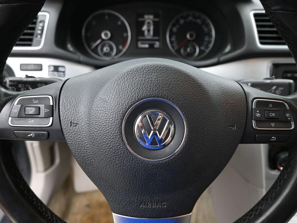 2013 Volkswagen Passat Vehicle Photo in Marion, IA 52302