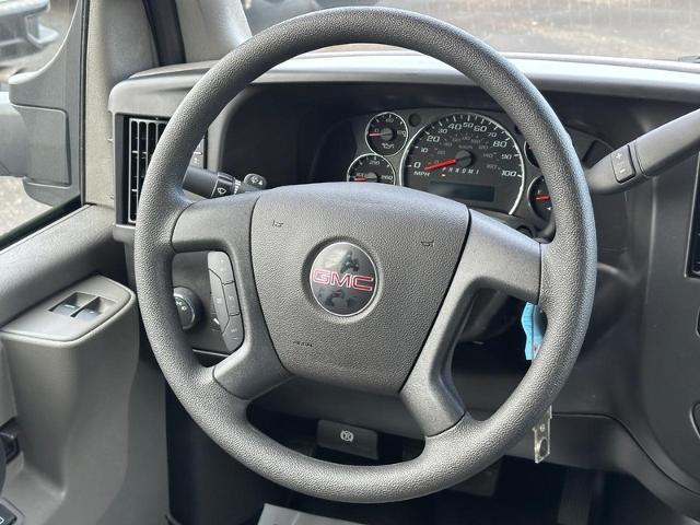 2024 GMC Savana Cutaway 3500 Vehicle Photo in COLUMBIA, MO 65203-3903