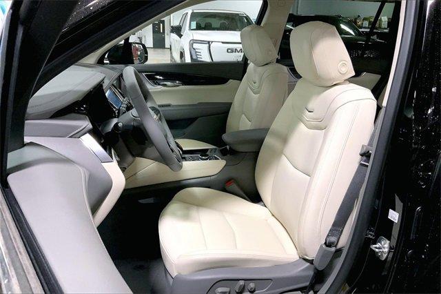 2025 Cadillac XT6 Vehicle Photo in KANSAS CITY, MO 64114-4545