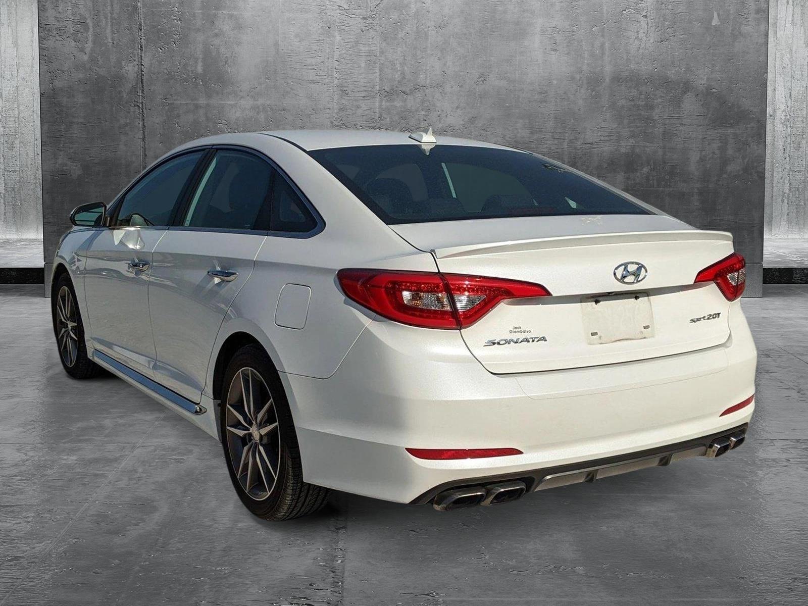 2015 Hyundai SONATA Vehicle Photo in Cockeysville, MD 21030