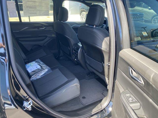 2025 Jeep Grand Cherokee Vehicle Photo in Doylsetown, PA 18901