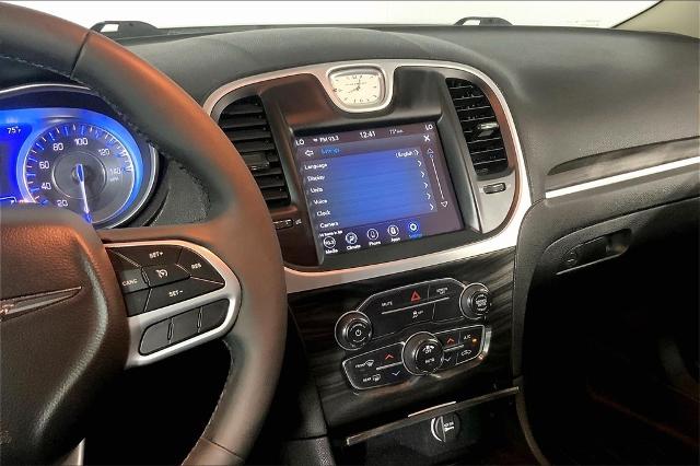 2022 Chrysler 300 Vehicle Photo in Kansas City, MO 64114