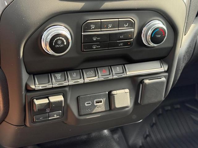 2025 GMC Sierra 3500 HD Vehicle Photo in COLUMBIA, MO 65203-3903