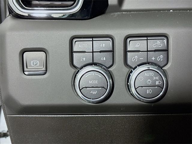 2025 GMC Sierra 2500 HD Vehicle Photo in PUYALLUP, WA 98371-4149