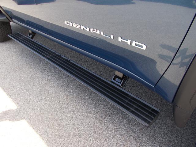 2025 GMC Sierra 2500 HD Vehicle Photo in LOWELL, MA 01852-4336