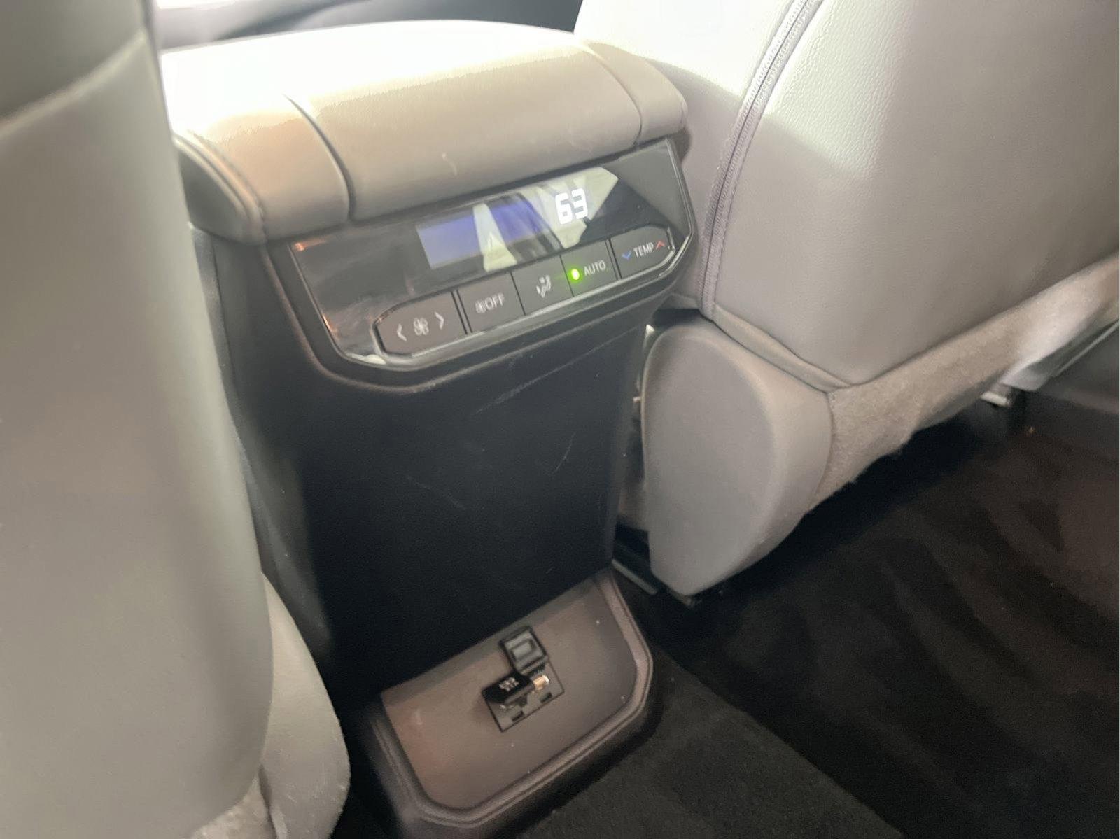 2021 Toyota Highlander Vehicle Photo in GEORGETOWN, TX 78626-7508