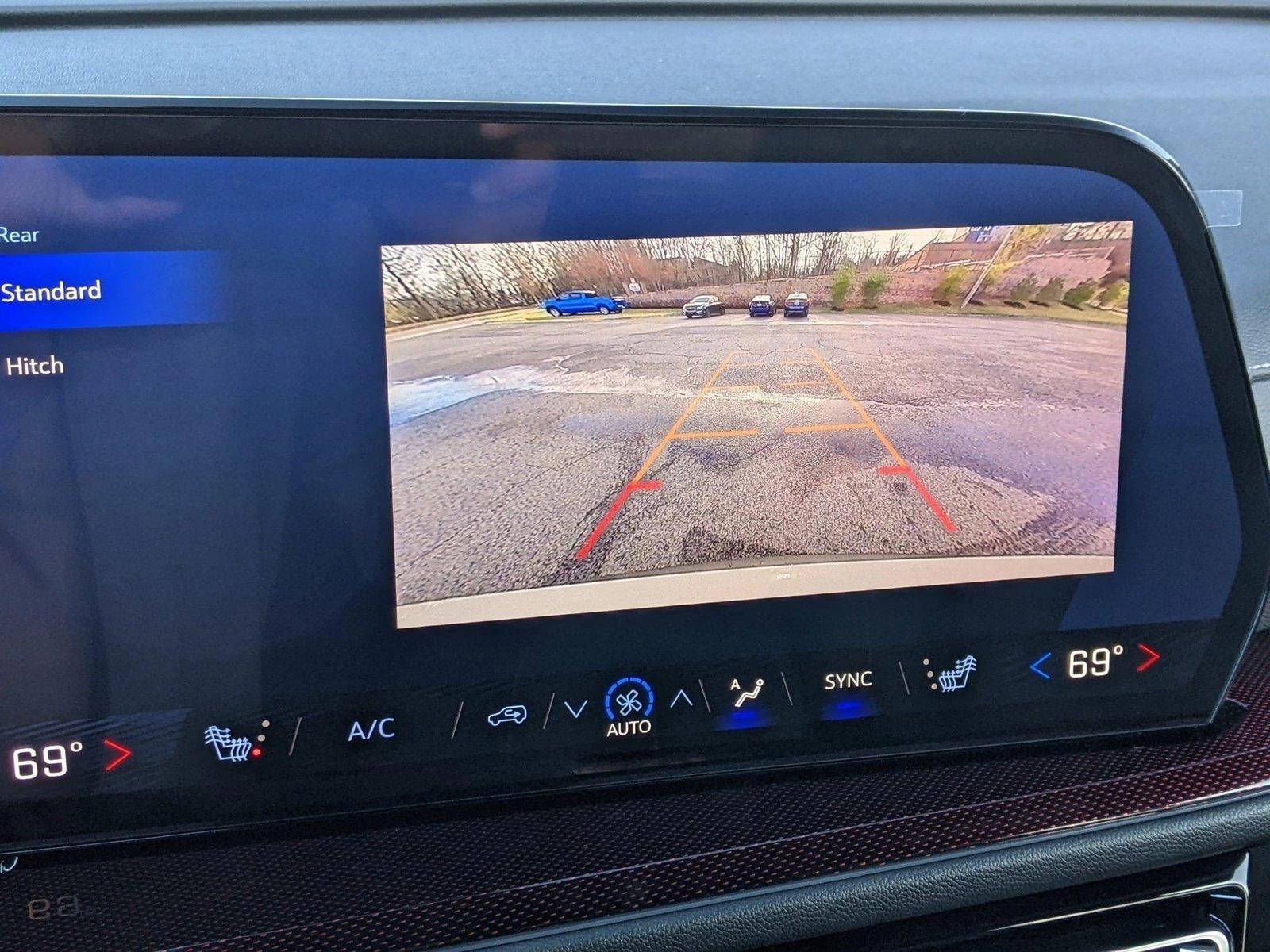 2025 Chevrolet Traverse Vehicle Photo in TIMONIUM, MD 21093-2300