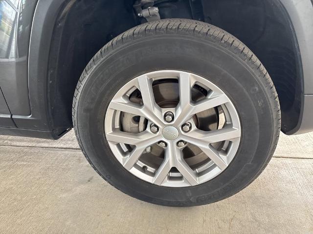 2022 Jeep Grand Cherokee L Vehicle Photo in MANHATTAN, KS 66502-5036