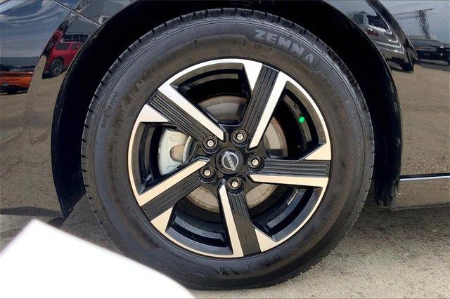 2024 Nissan Sentra Vehicle Photo in TOPEKA, KS 66609-0000