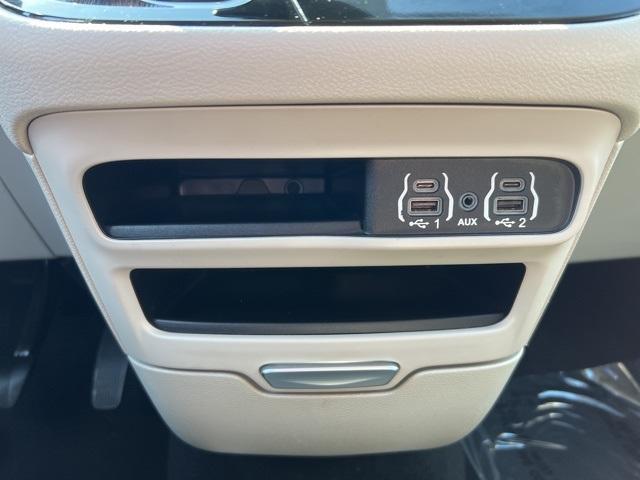 2023 Chrysler Pacifica Vehicle Photo in GREEN BAY, WI 54304-5303