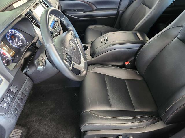 2017 Toyota Highlander Vehicle Photo in DALLAS, TX 75209