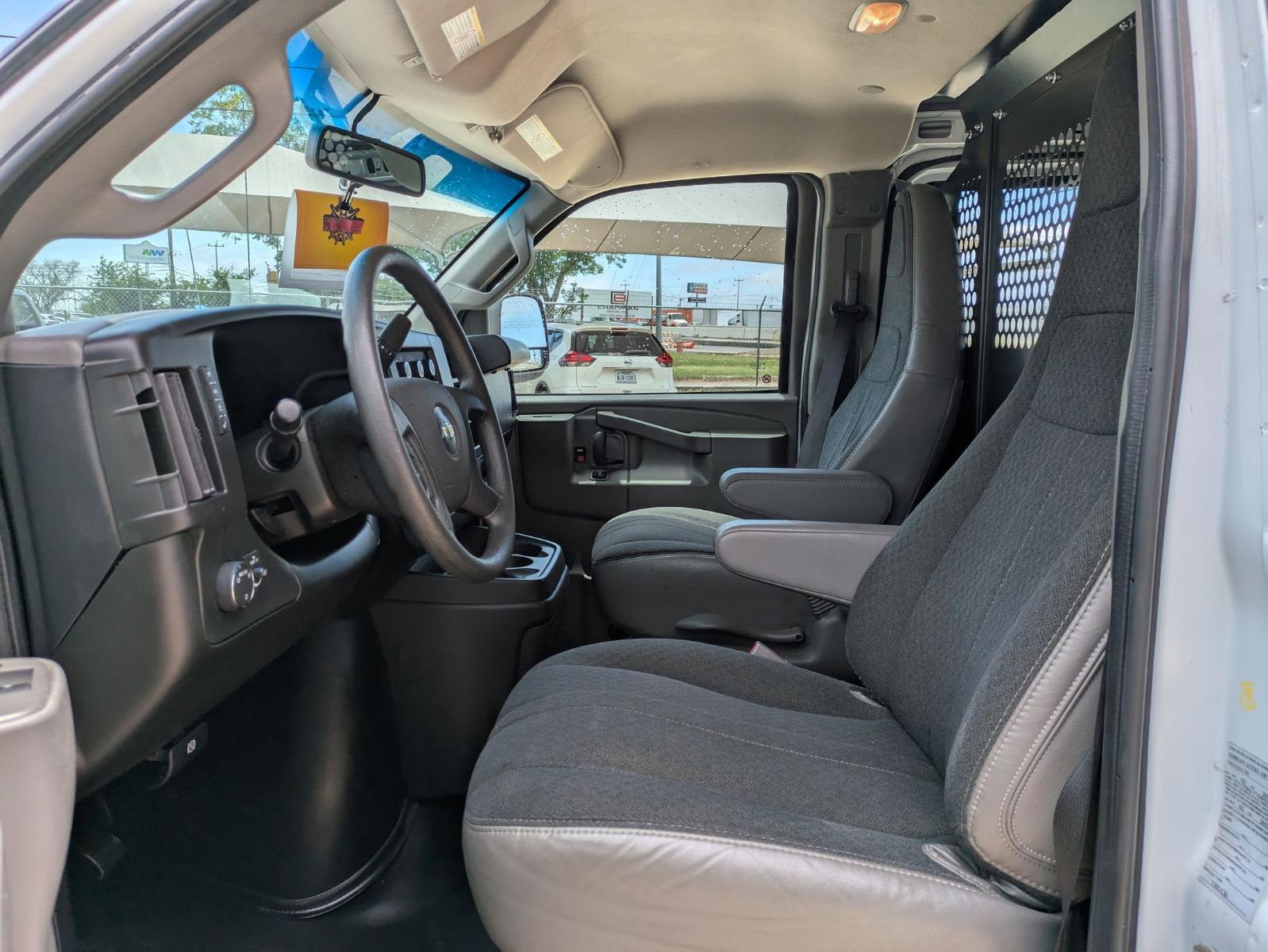 2023 Chevrolet Express Cargo 2500 Vehicle Photo in SELMA, TX 78154-1460