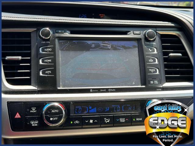 2019 Toyota Highlander Vehicle Photo in Roslyn, NY 11576