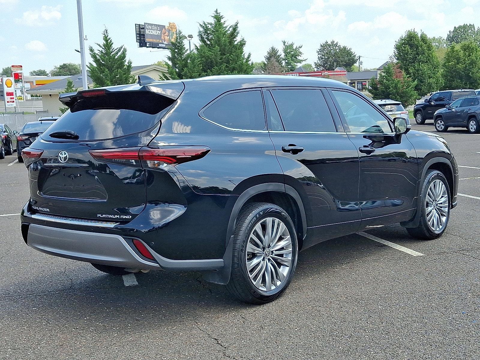 2024 Toyota Highlander Vehicle Photo in Trevose, PA 19053