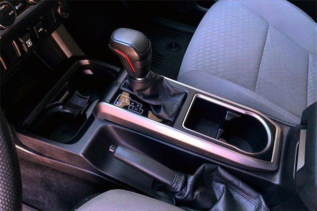 2022 Toyota Tacoma 2WD Vehicle Photo in KANSAS CITY, MO 64114-4502