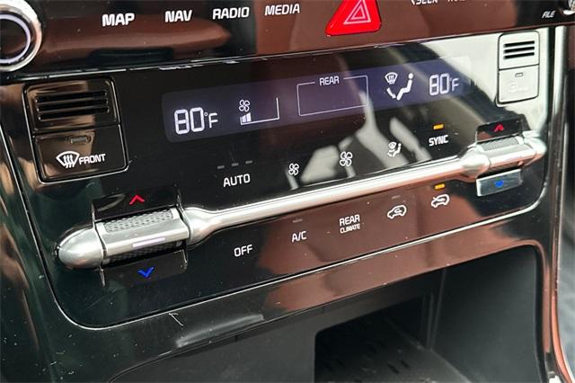 2022 Kia Carnival Vehicle Photo in ELK GROVE, CA 95757-8703