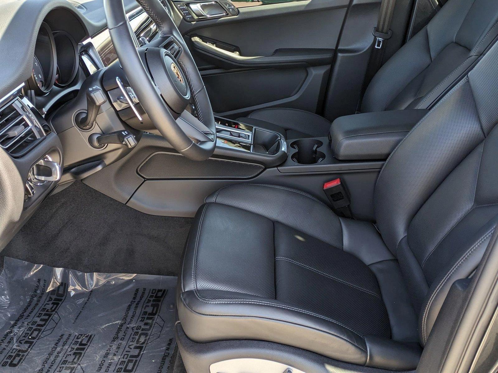 2024 Porsche Macan Vehicle Photo in Rockville, MD 20852