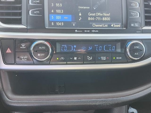 2017 Toyota Highlander Vehicle Photo in GREEN BAY, WI 54304-5303