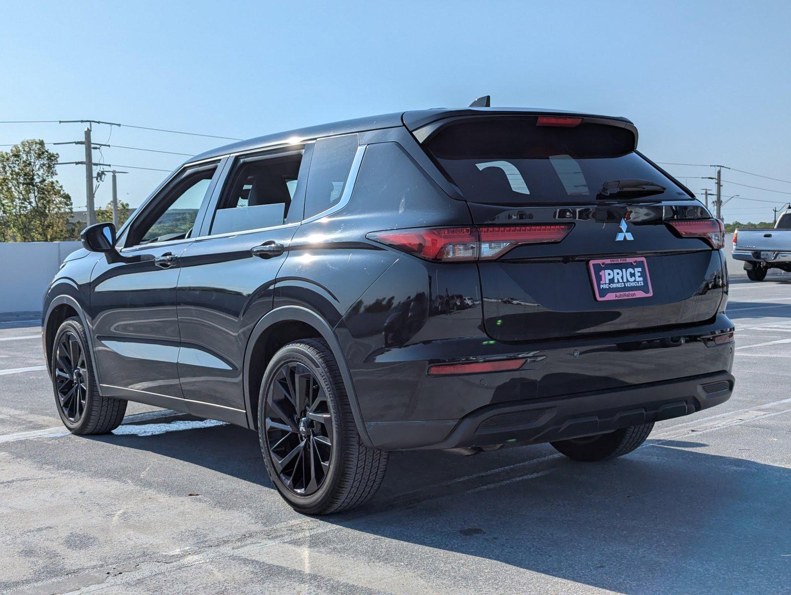 2022 Mitsubishi Outlander Vehicle Photo in Ft. Myers, FL 33907