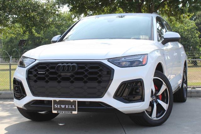 2024 Audi Q5 Vehicle Photo in HOUSTON, TX 77090