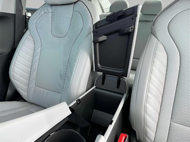 2025 Hyundai ELANTRA Vehicle Photo in Green Bay, WI 54304