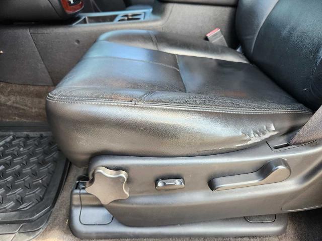2011 Chevrolet Suburban Vehicle Photo in DENTON, TX 76210-9321
