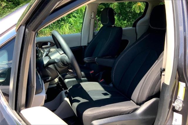 2023 Chrysler Voyager Vehicle Photo in Kansas City, MO 64114