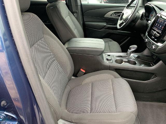 2022 Chevrolet Traverse Vehicle Photo in MOON TOWNSHIP, PA 15108-2571