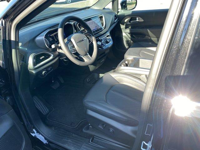 2025 Chrysler Pacifica Vehicle Photo in Doylsetown, PA 18901