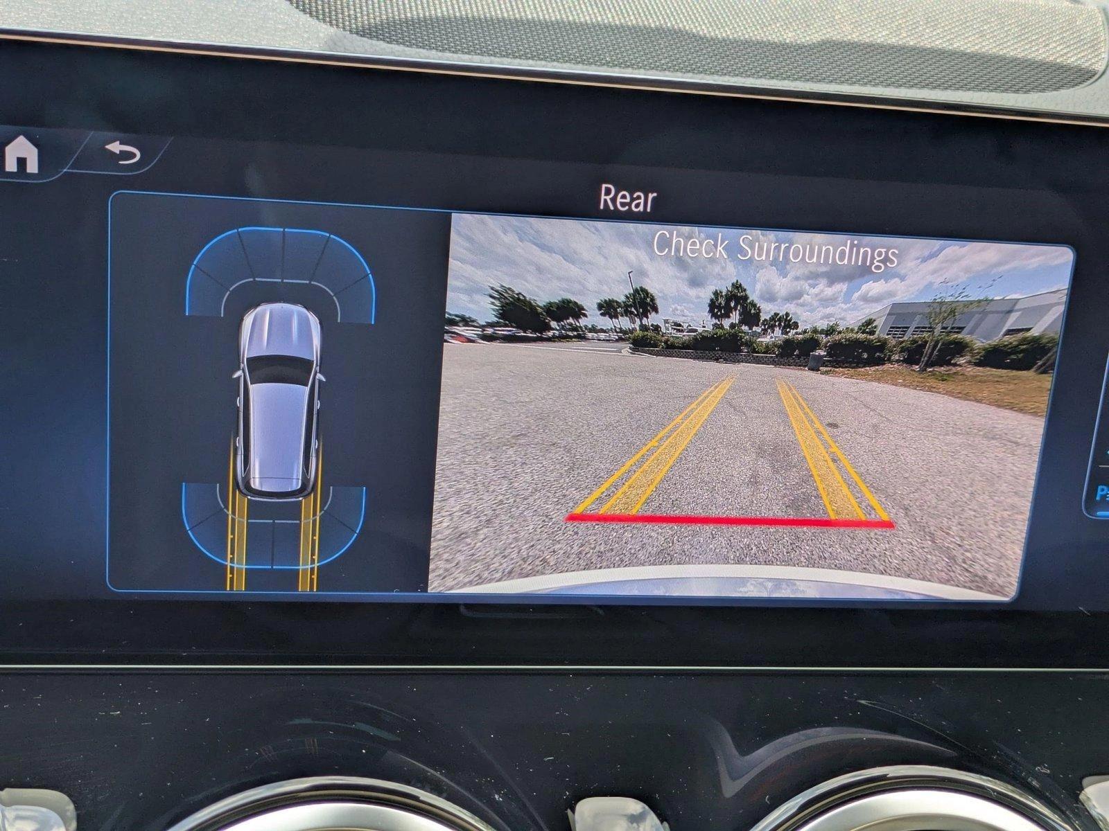 2025 Mercedes-Benz GLB Vehicle Photo in Sarasota, FL 34231