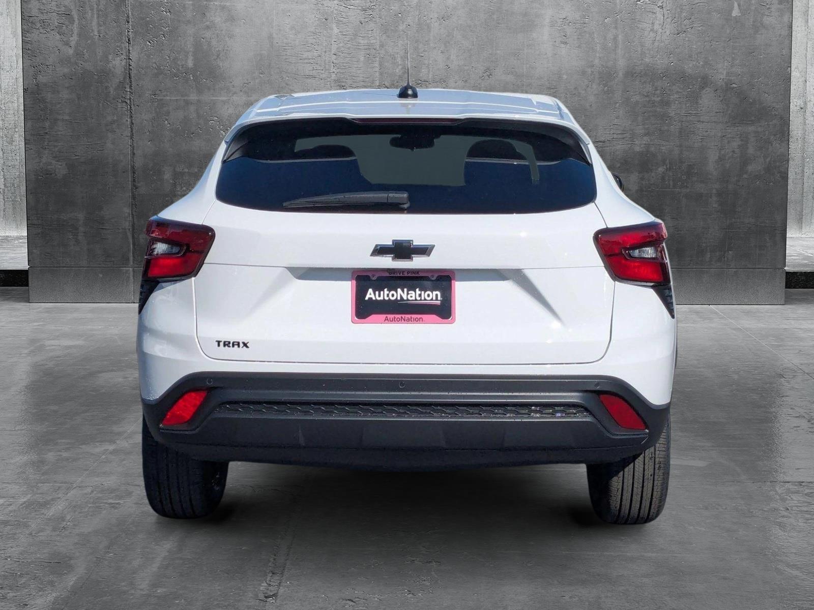 2025 Chevrolet Trax Vehicle Photo in VALENCIA, CA 91355-1705