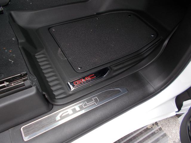 2025 GMC Sierra 2500 HD Vehicle Photo in LOWELL, MA 01852-4336