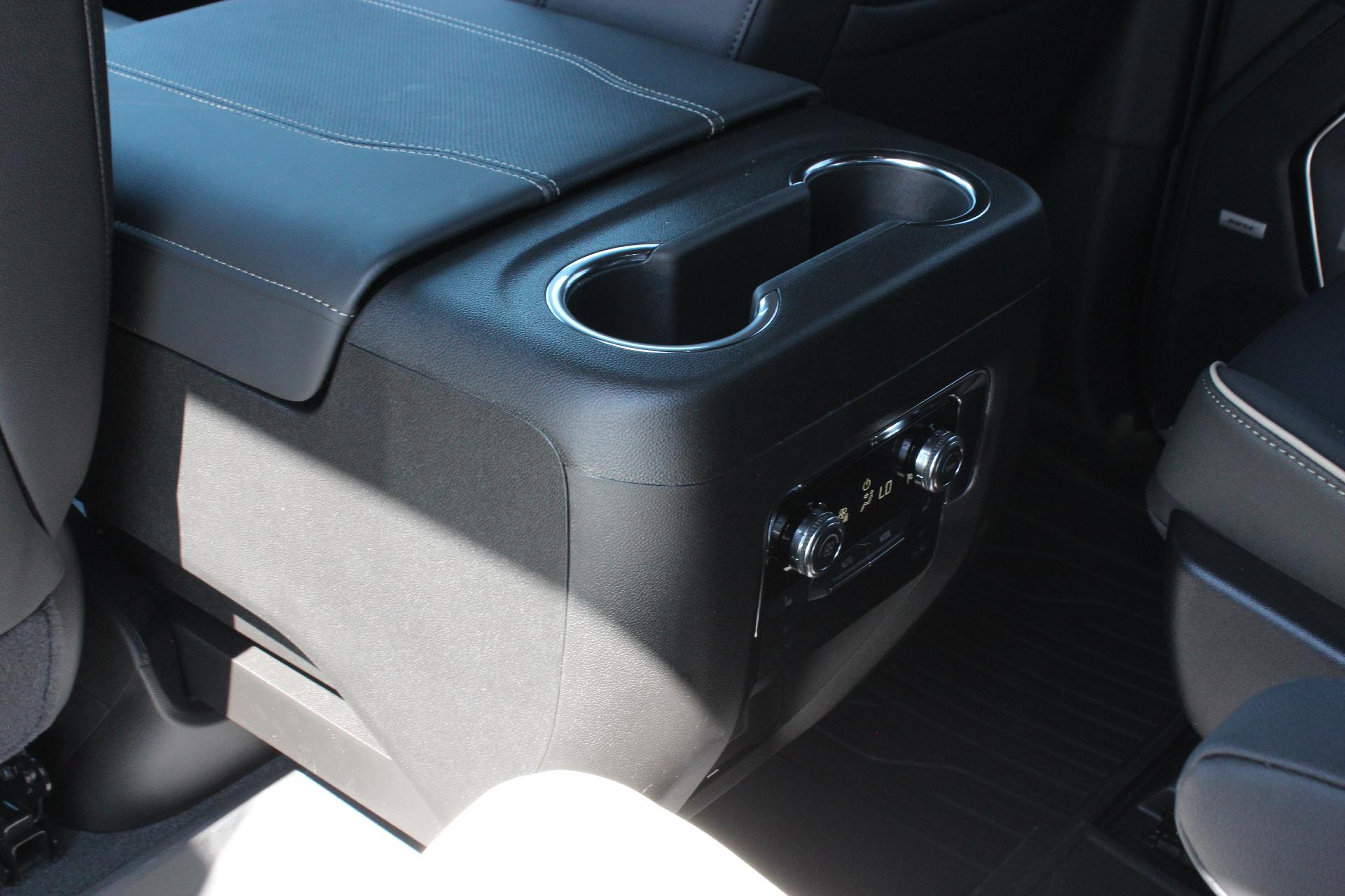 2025 GMC Yukon XL Vehicle Photo in AURORA, CO 80012-4011