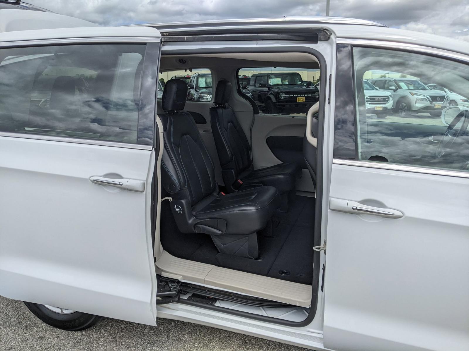 2021 Chrysler Pacifica Vehicle Photo in Seguin, TX 78155
