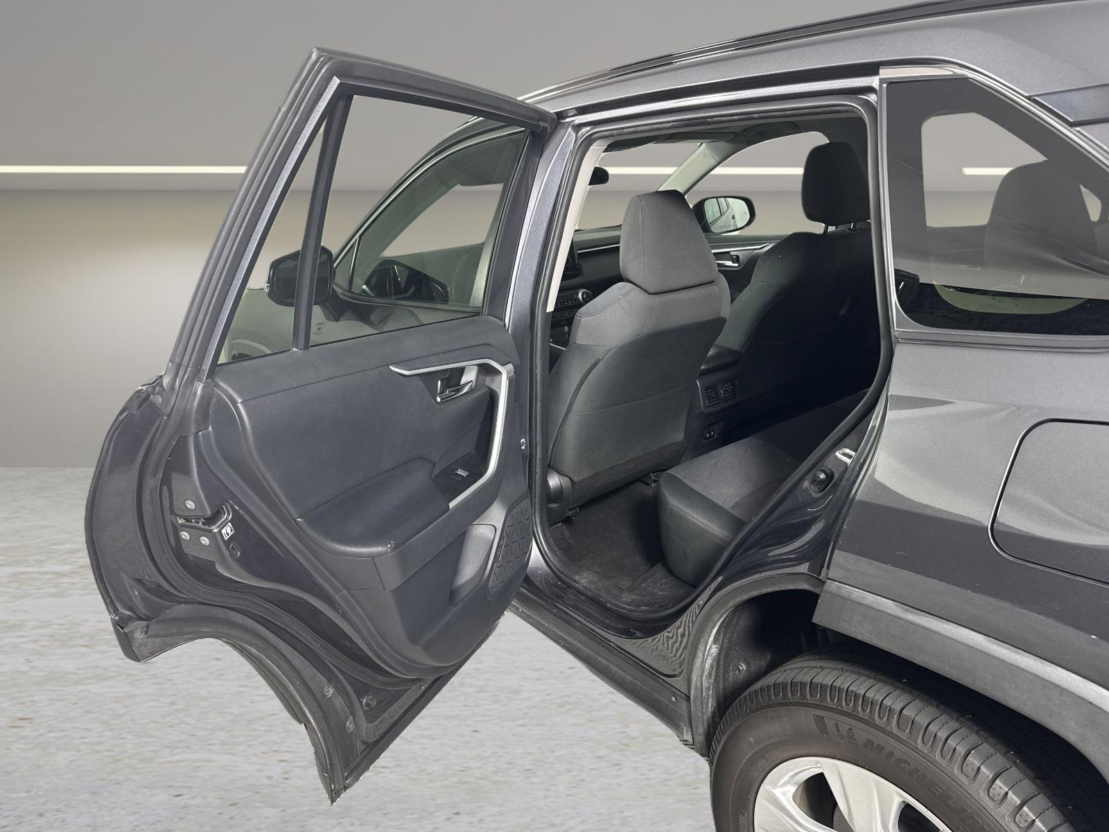 2019 Toyota RAV4 Vehicle Photo in GEORGETOWN, TX 78626-7508