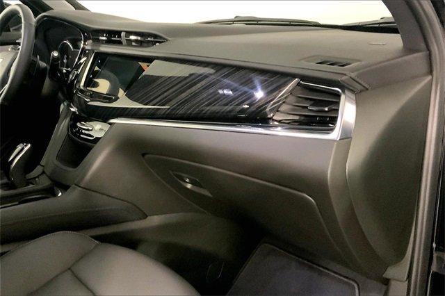 2025 Cadillac XT6 Vehicle Photo in KANSAS CITY, MO 64114-4502