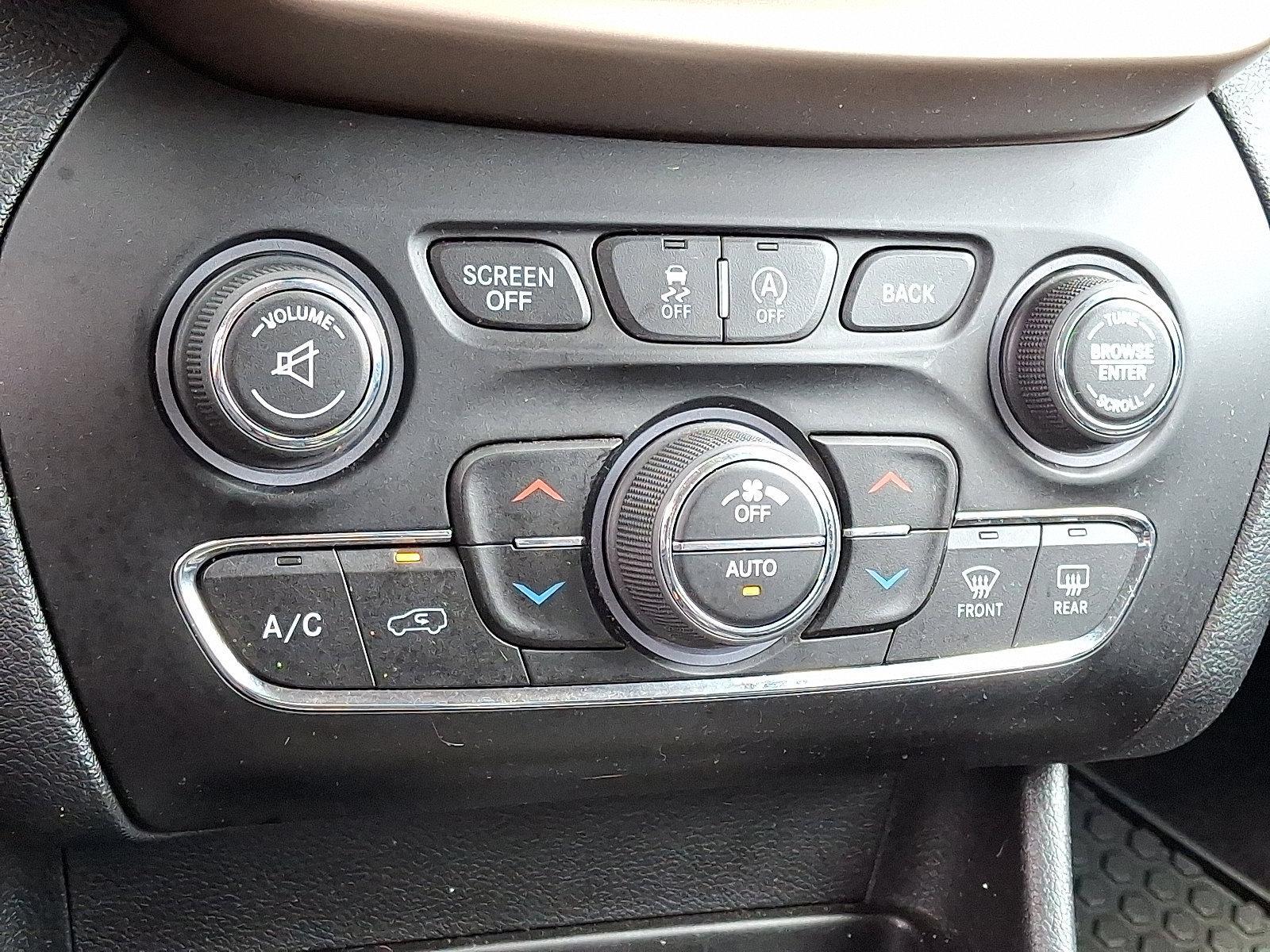 2017 Jeep Cherokee Vehicle Photo in BETHLEHEM, PA 18017-9401