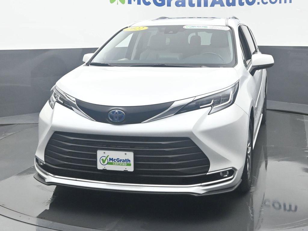2022 Toyota Sienna Vehicle Photo in Cedar Rapids, IA 52402