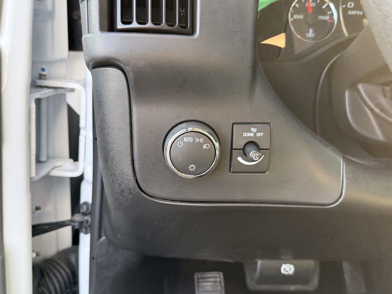 2024 Chevrolet Express Cutaway 3500 Vehicle Photo in GEORGETOWN, TX 78626-7508