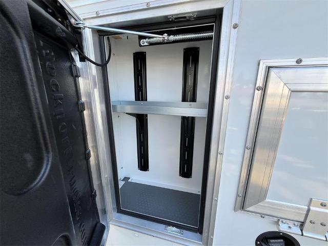2025 Chevrolet Express Cutaway 3500 Vehicle Photo in ALCOA, TN 37701-3235