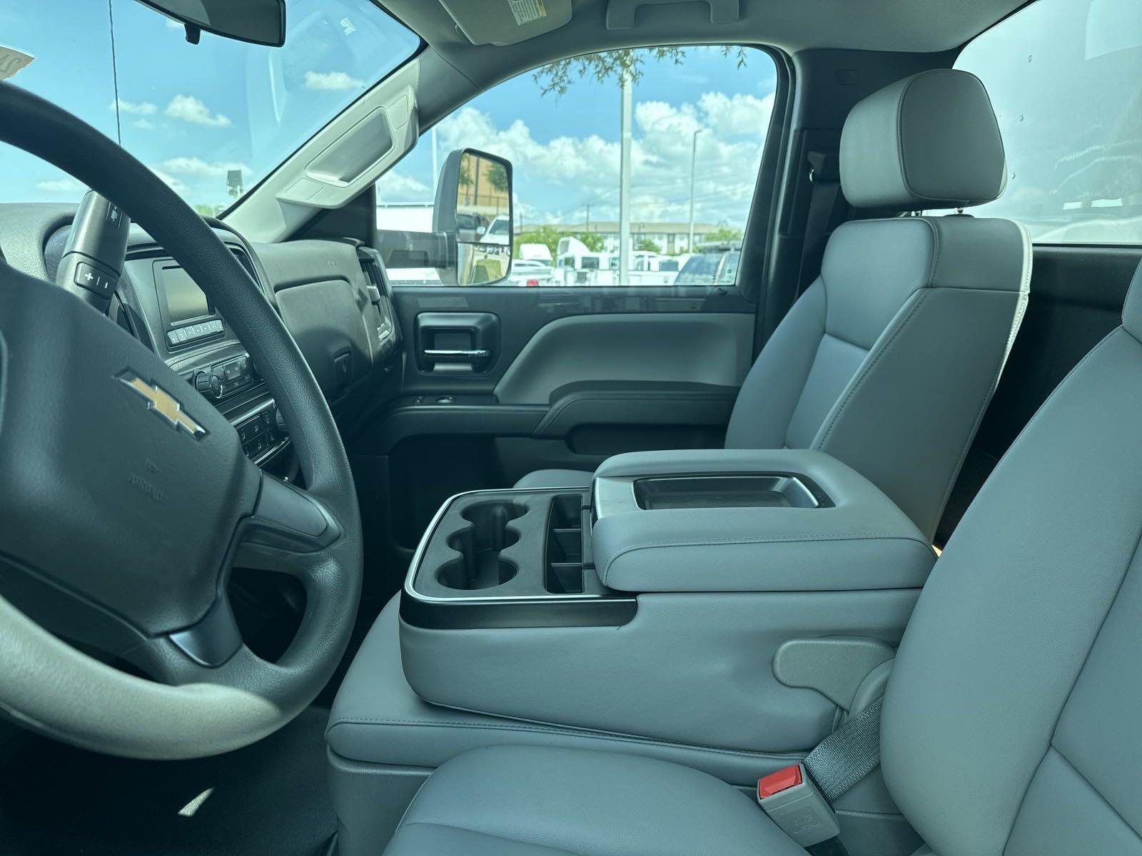 2024 Chevrolet Silverado 5500 HD Vehicle Photo in GEORGETOWN, TX 78626-7508