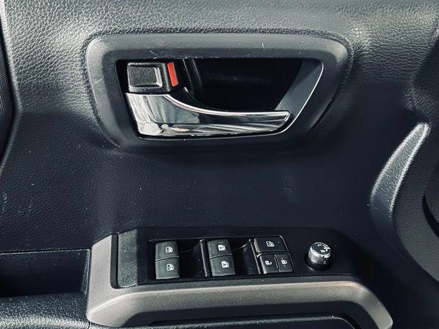 2017 Toyota Tacoma Vehicle Photo in MEDINA, OH 44256-9631