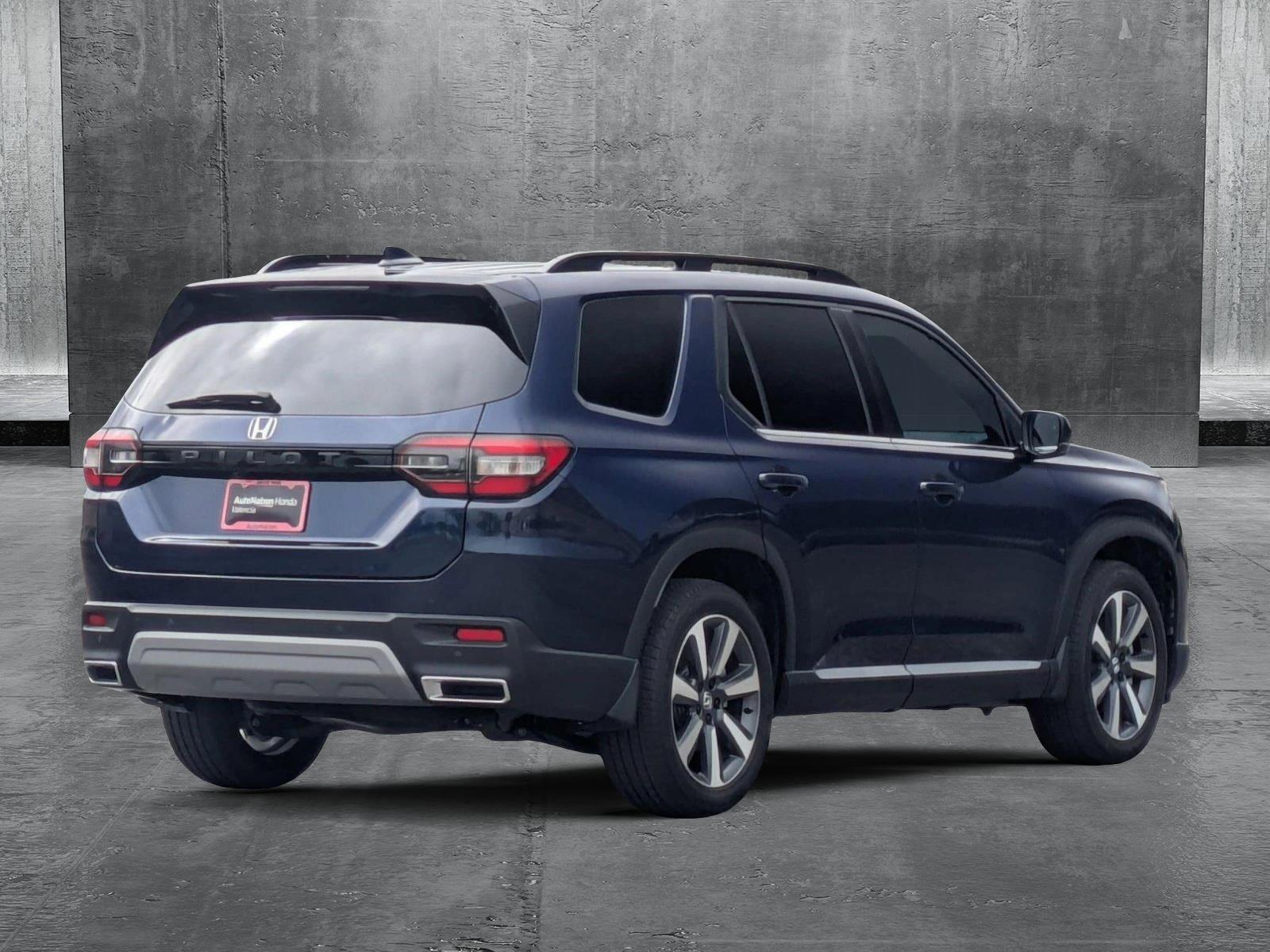 2025 Honda Pilot Vehicle Photo in Valencia, CA 91355-1794