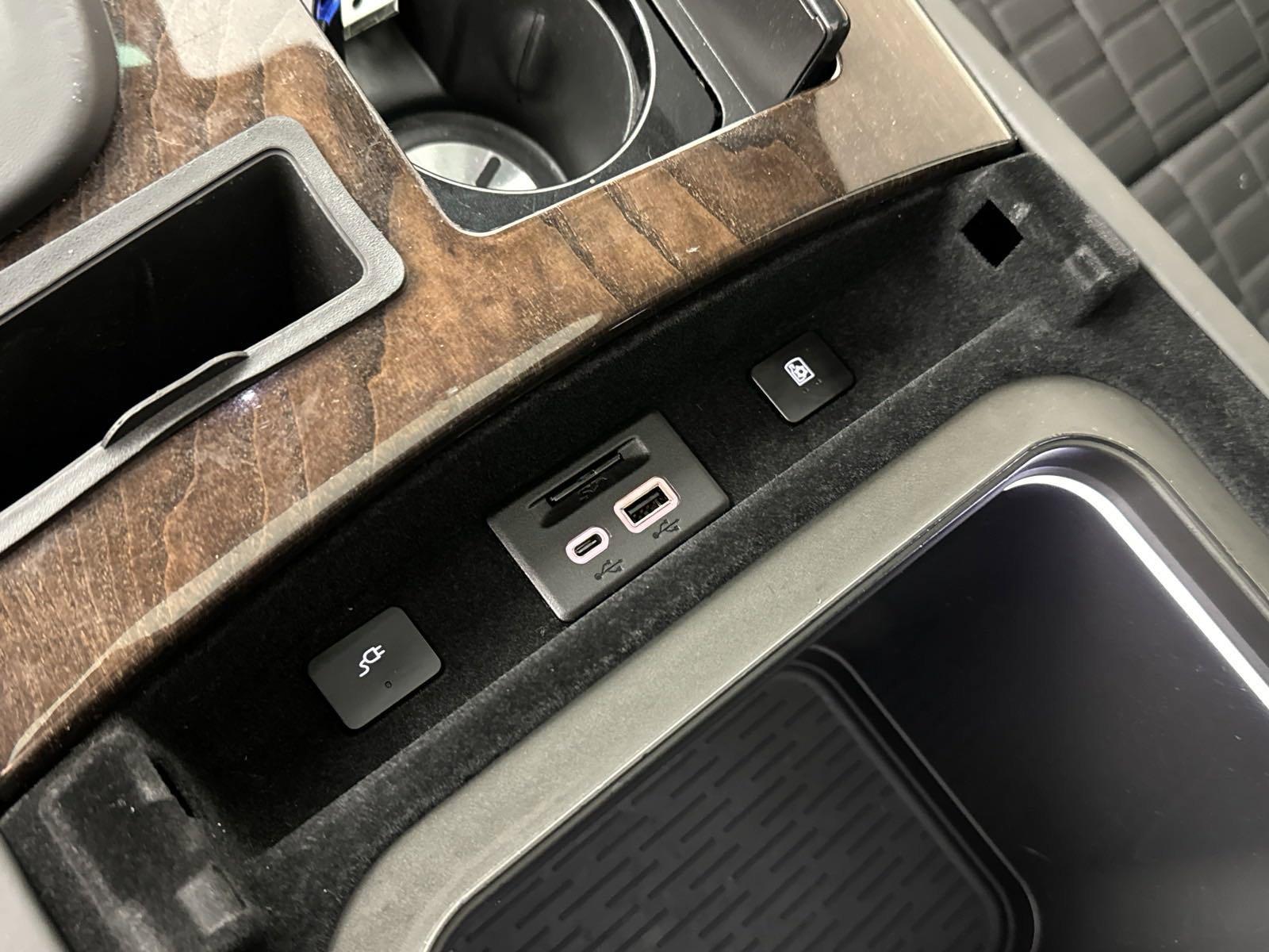 2022 Cadillac Escalade ESV Vehicle Photo in GEORGETOWN, TX 78626-7508