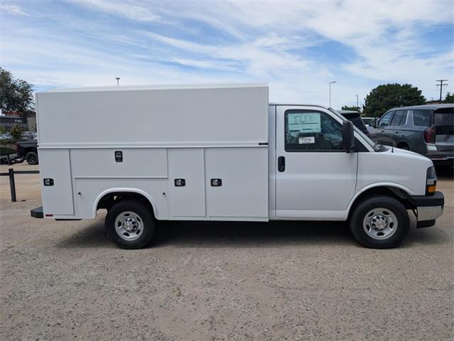 2025 Chevrolet Express Commercial Cutaway Vehicle Photo in ENGLEWOOD, CO 80113-6708