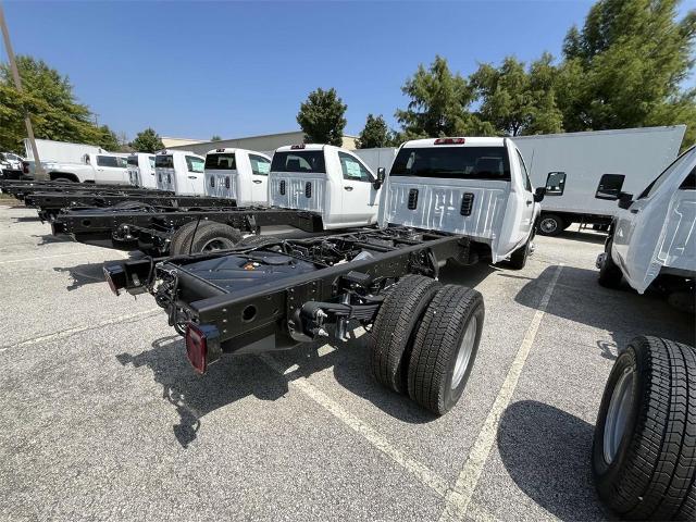 2024 Chevrolet Silverado 3500 HD Chassis Cab Vehicle Photo in ALCOA, TN 37701-3235