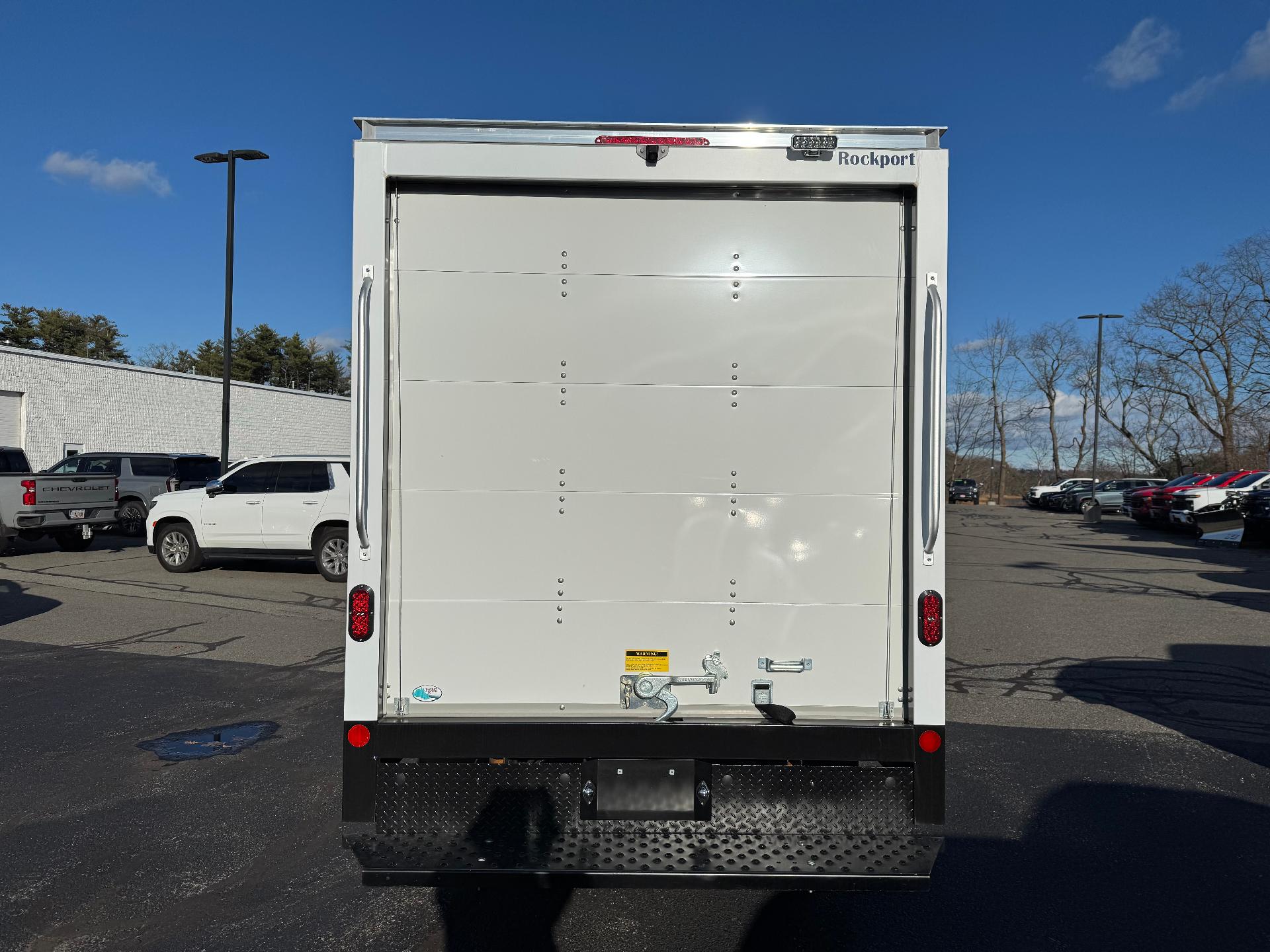 2024 Chevrolet Express Cutaway 3500 Vehicle Photo in SOUTH PORTLAND, ME 04106-1997