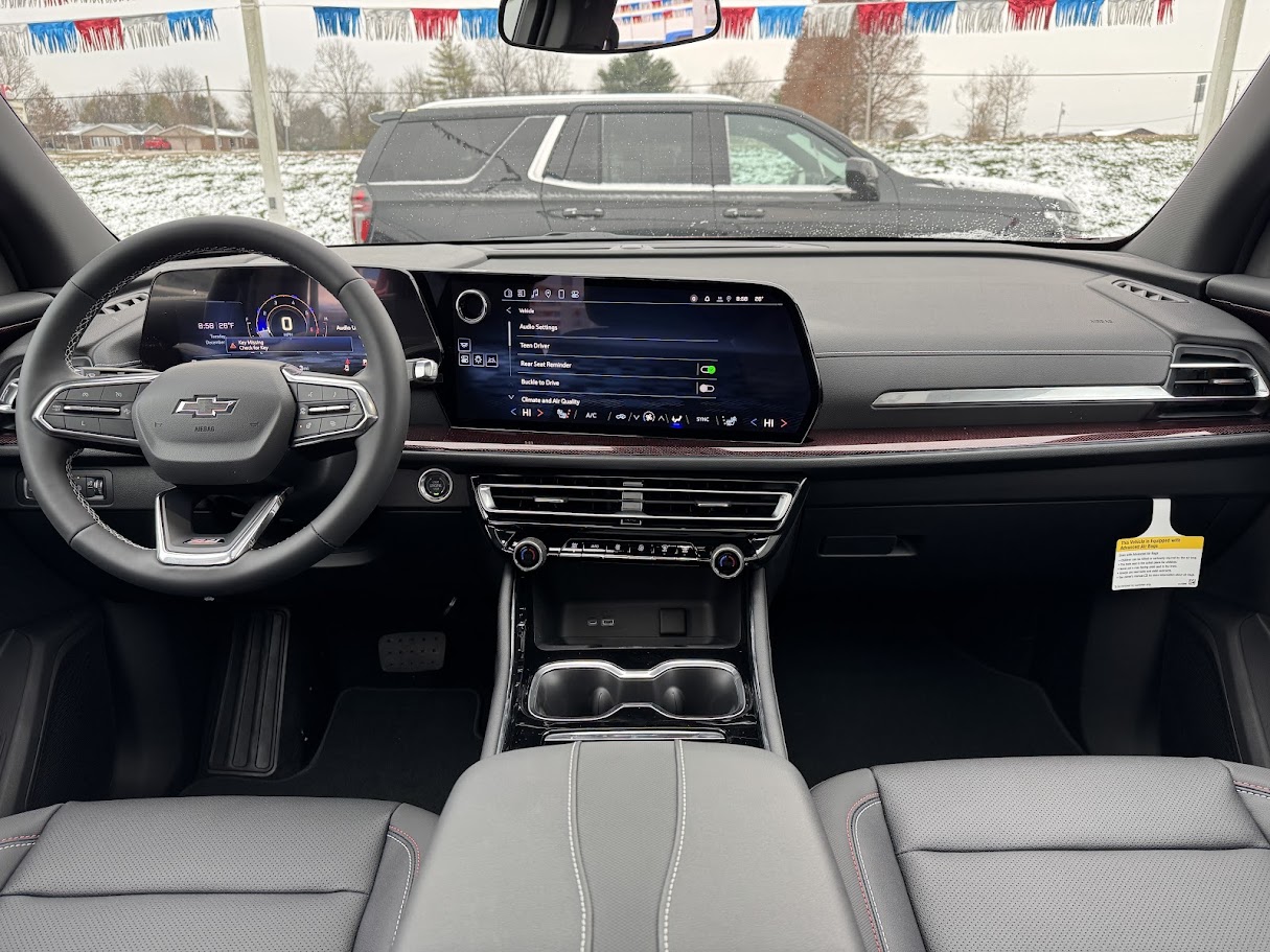 2025 Chevrolet Traverse Vehicle Photo in BOONVILLE, IN 47601-9633