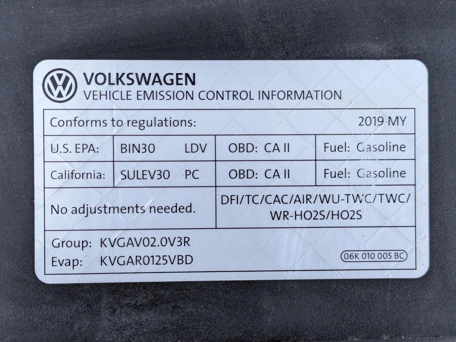 2019 Volkswagen Passat Vehicle Photo in VALENCIA, CA 91355-1705