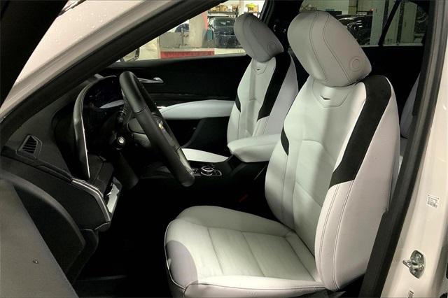 2025 Cadillac XT4 Vehicle Photo in KANSAS CITY, MO 64114-4545